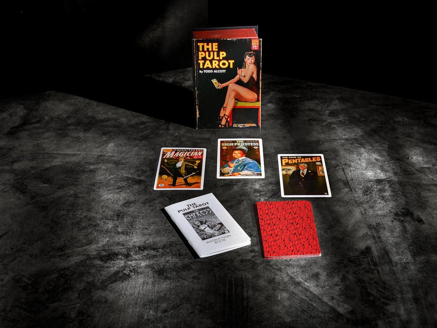 Pulp Magazines Themed Tarot Card Deck - with Characters from the History of Pulp Illustration - Boxed Set with 78 Cards
