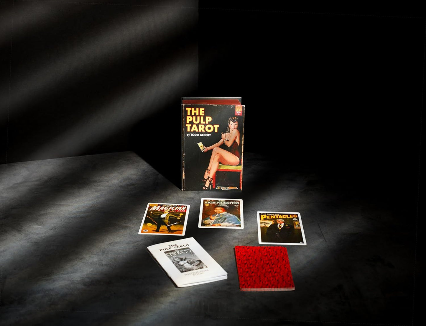 Pulp Magazines Themed Tarot Card Deck - with Characters from the History of Pulp Illustration - Boxed Set with 78 Cards